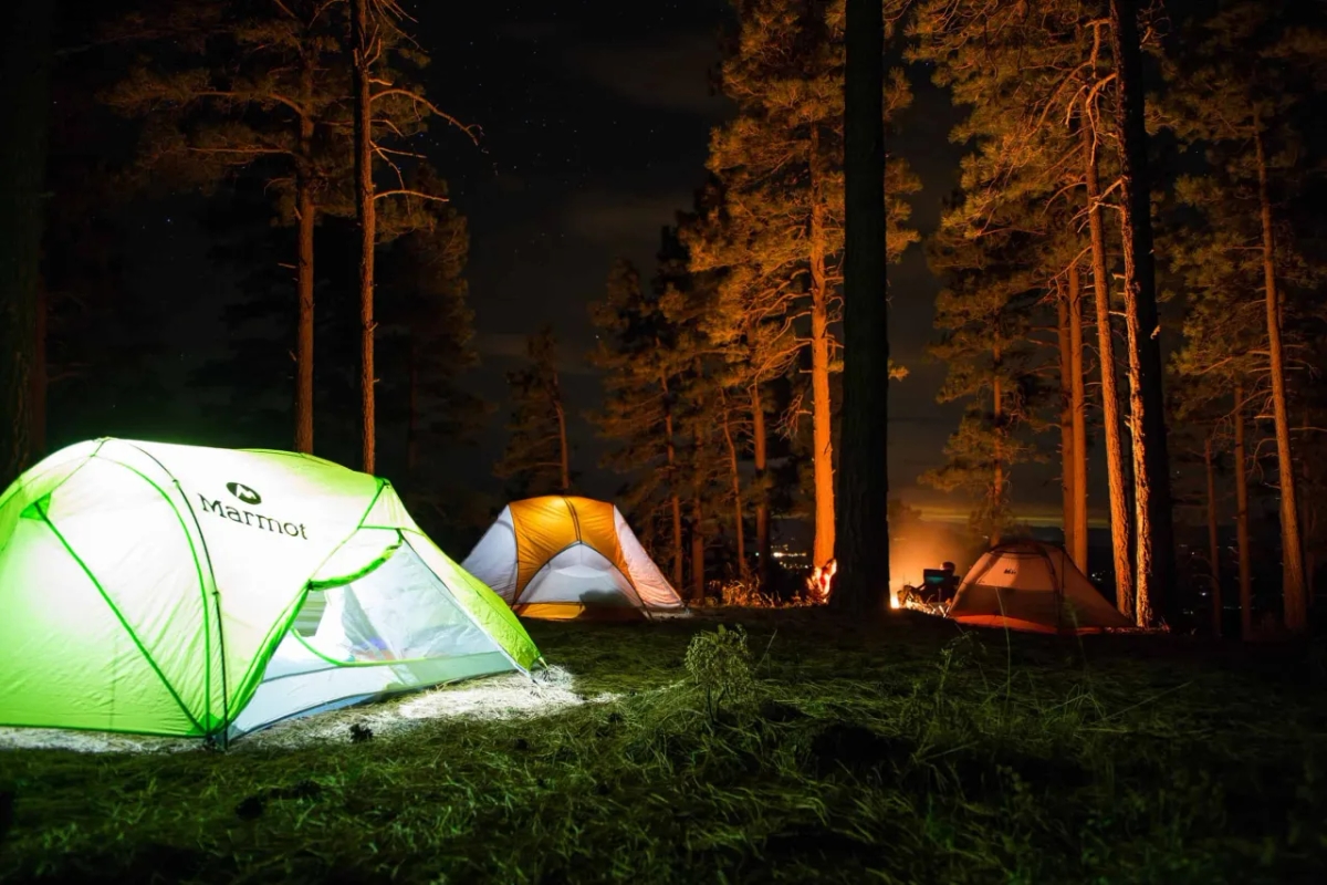 Jak złożyć namiot: uniknij błędów i zyskaj więcej miejsca na camping
