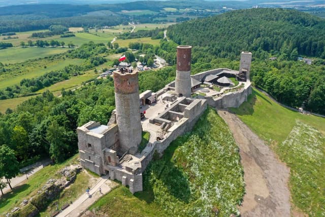 Co zwiedzić w górach świętokrzyskich: najpiękniejsze miejsca i atrakcje